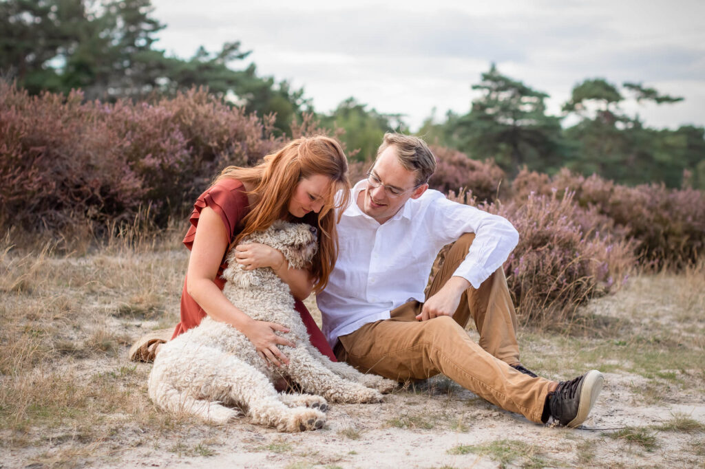 Anny Double Doodle samen met baasjes tijdens fotoshoot in Soesterduinen