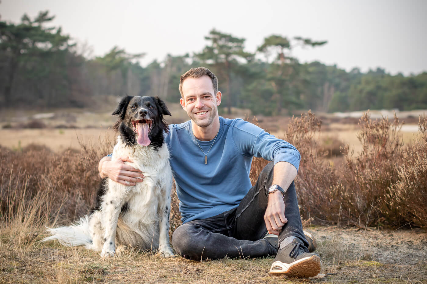 Portret Friese Stabij hond en baasje in Soesterduinen