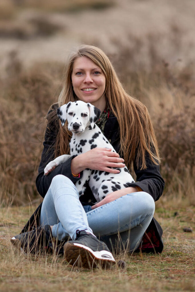 Hondenportret van een Dalmatier puppy in Soesterduinen