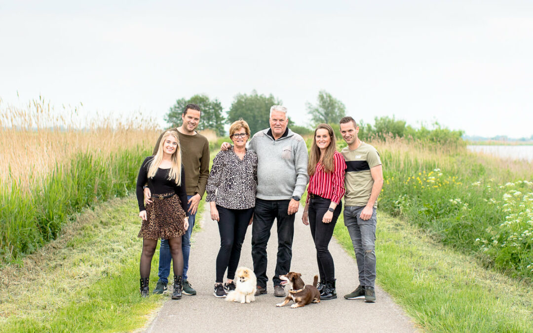 Hondenfotografie fotoshoot jack russel hond in het reeuwijkse hout