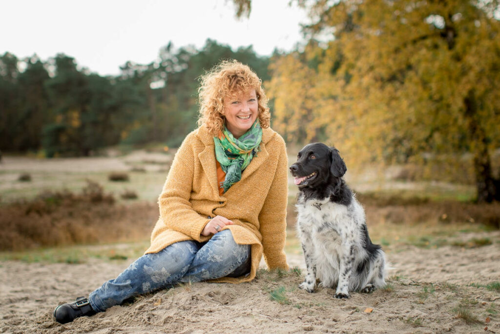 Hondenportret van een Terrier en Friese Stabij in Soesterduinen
